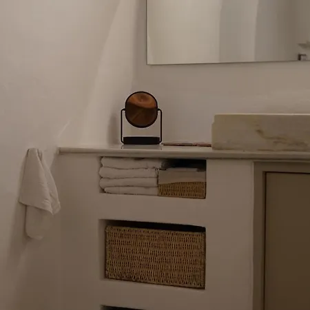 The Artist House * Τριαντάρος