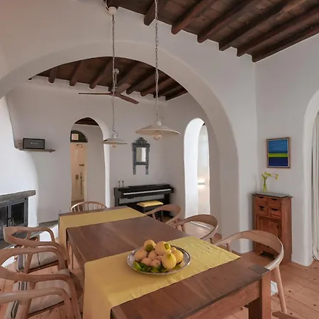 The Artist House Triandáros